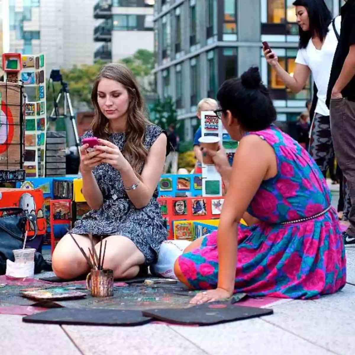 Ilustración para el artículo Smartphones en la clase de diseño: ¿un dolor de cabeza?